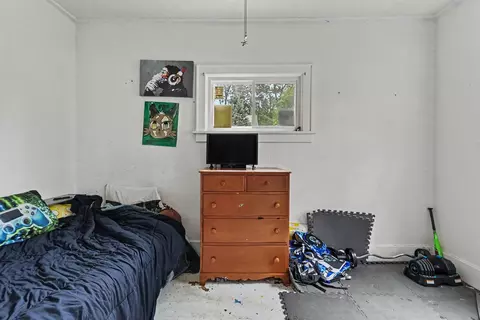 Bedroom - 939 Maple Ave, Jackson, MI 49203 photo 2 of 3