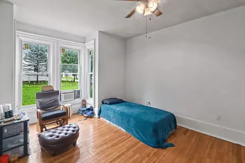 Bedroom - 939 Maple Ave, Jackson, MI 49203 photo 1 of 3