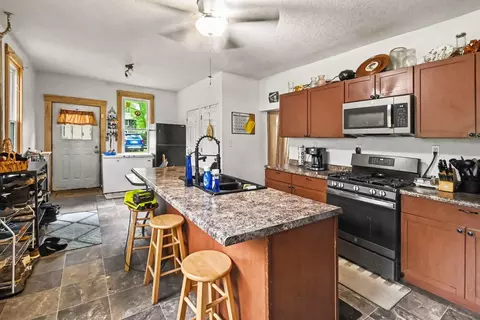 Kitchen - 939 Maple Ave, Jackson, MI 49203 photo 1 of 2