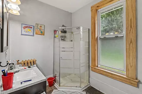Bath - 939 Maple Ave, Jackson, MI 49203 photo 5 of 5