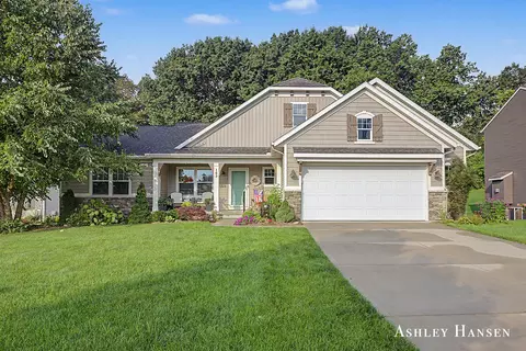 163 Dogwood Dr NE, Rockford, MI 49341