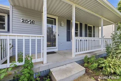 2576 Mapleview St SE, Kentwood, MI 49508
