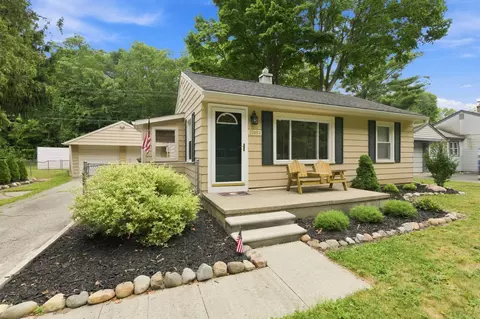 21484 Power Rd, Farmington Hills, MI 48336