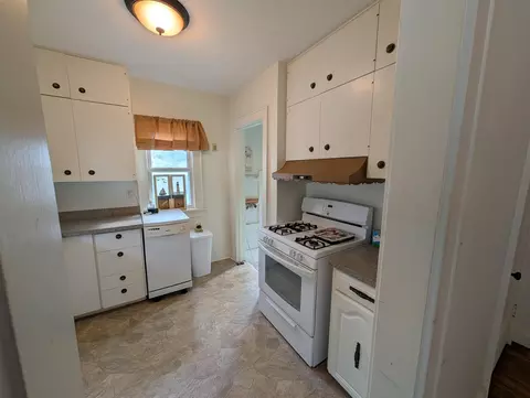 Kitchen - 627 W Monroe St, Jackson, MI 49202 photo 2 of 2