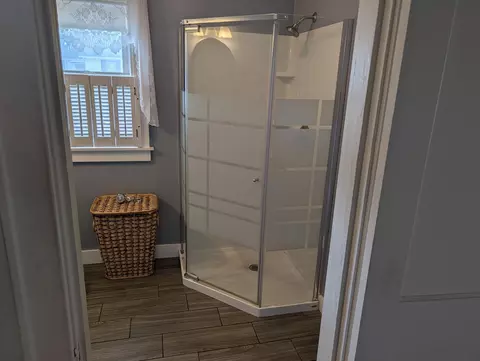 Bath - 627 W Monroe St, Jackson, MI 49202 photo 1 of 3