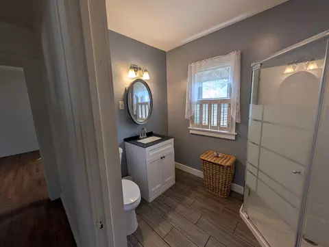 Bath - 627 W Monroe St, Jackson, MI 49202 photo 2 of 3