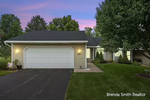 2917 Parkside Dr, Jenison, MI 49428
