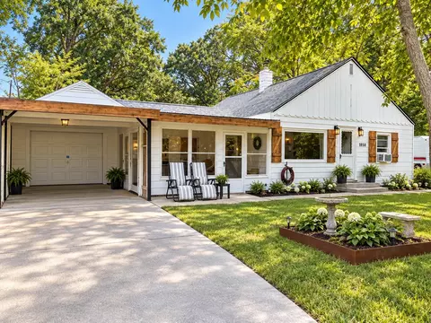 1362 E Summit Ave, Muskegon, MI 49444