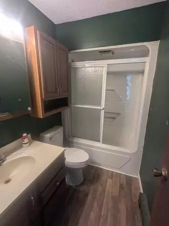 Bath - 934 Hendricks Dr, Monroe, MI 48162 photo 2 of 2