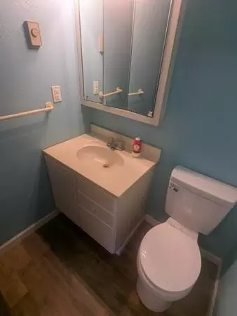 Bath - 934 Hendricks Dr, Monroe, MI 48162 photo 1 of 2