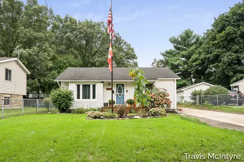 717 W Montcalm St, Greenville, MI 48838
