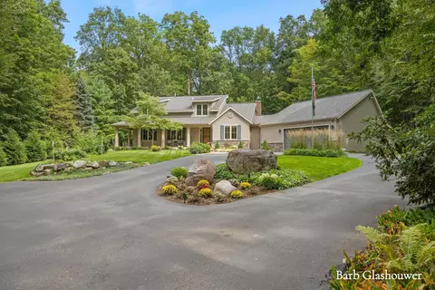 7454 Childsdale Ave NE, Rockford, MI 49341