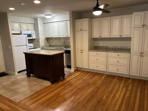 1261 Island Dr #204, Ann Arbor, MI 48105