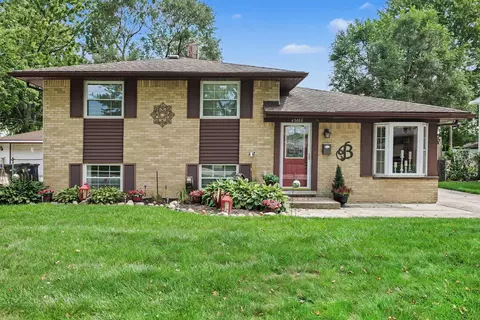 43666 Deborah Dr, Sterling Heights, MI 48313