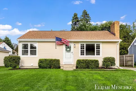 2071 Brandon Dr NW, Grand Rapids, MI 49504