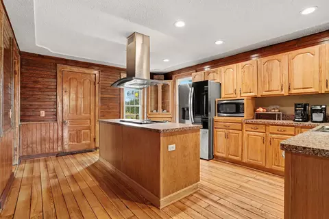 Kitchen - 12200 North Ave, Bellevue, MI 49021 photo 2 of 3