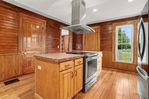Kitchen - 12200 North Ave, Bellevue, MI 49021 photo 3 of 3