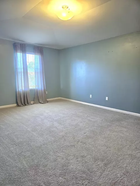 Bedroom - 404 Riversedge Dr, Saline, MI 48176 photo 6 of 7