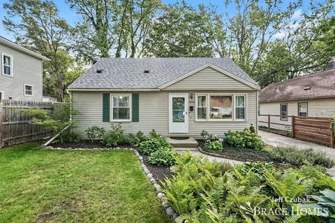1344 Mayfield Ave NE, Grand Rapids, MI 49505