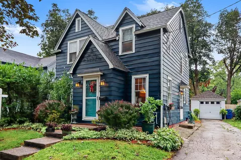 1012 Oak St, Kalamazoo, MI 49008
