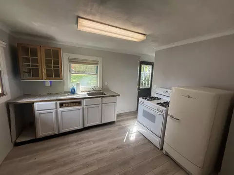Kitchen - 319 Watts St, Jackson, MI 49203 photo 1 of 2
