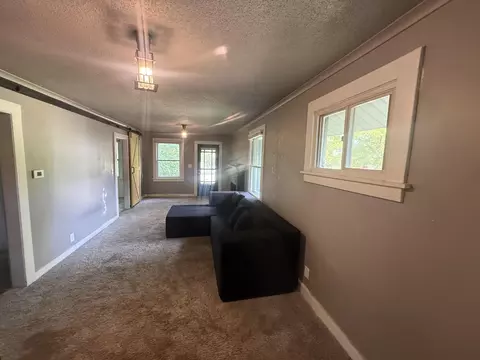 Living - 319 Watts St, Jackson, MI 49203 photo 2 of 4