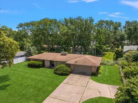 838 S Shore Dr, Holland, MI 49423