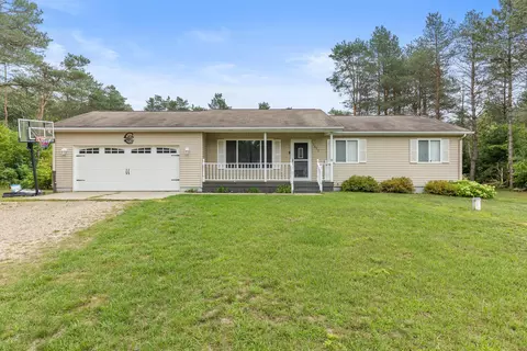 7472 Rolling Pines Dr, Howard City, MI 49329