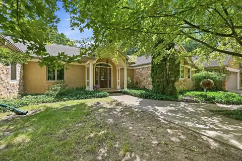 521 Rock Creek Dr, Ann Arbor, MI 48104