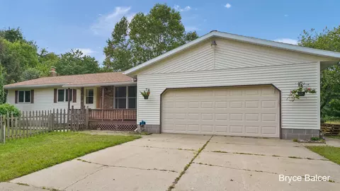 14855 Coalter Ave NW, Kent City, MI 49330