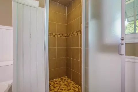 Bath - 906 Walnut St, Three Rivers, MI 49093 photo 6 of 13