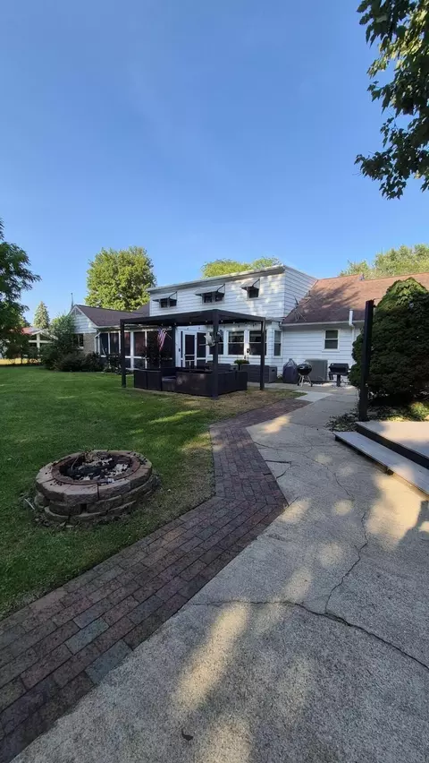 Exterior - 906 Walnut St, Three Rivers, MI 49093 photo 8 of 10