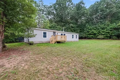 6537 E Glen Ln, Fountain, MI 49410