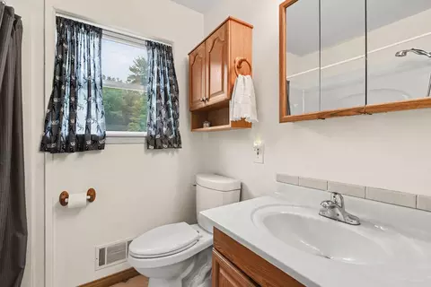 Bath - 893 Maplehill Ave SE, Ada, MI 49301 photo 1 of 3