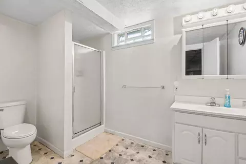 Bath - 893 Maplehill Ave SE, Ada, MI 49301 photo 3 of 3