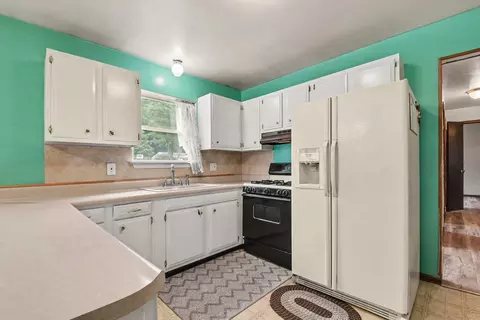 Kitchen - 893 Maplehill Ave SE, Ada, MI 49301 photo 2 of 2