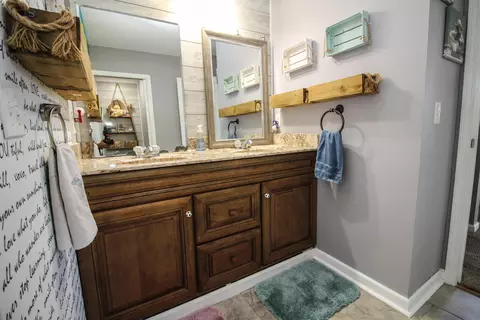Bath - 56056 Truman Dr, Three Rivers, MI 49093 photo 5 of 6