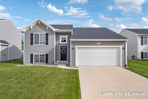 331 N Tannenbaum Trl, Cedar Springs, MI 49319