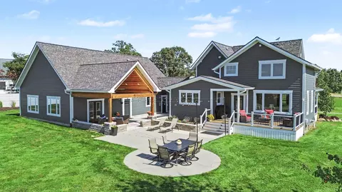 10600 Mooreville Rd, Saline, MI 48176