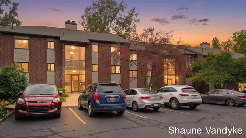 3400 Devonwood Hls NE #E, Grand Rapids, MI 49525