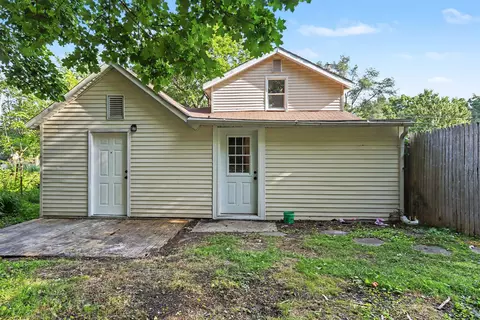 Exterior - 310 Locust St, Marshall, MI 49068 photo 5 of 7