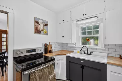 Kitchen - 442 Riverview Dr, Plainwell, MI 49080 photo 4 of 4