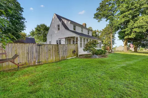 Exterior - 442 Riverview Dr, Plainwell, MI 49080 photo 2 of 10