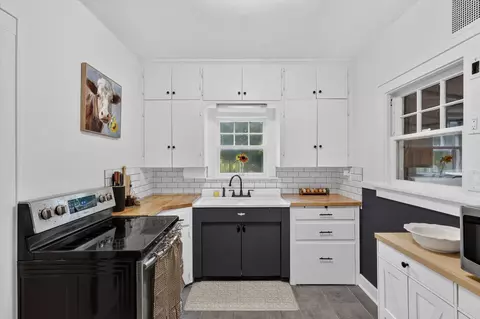 Kitchen - 442 Riverview Dr, Plainwell, MI 49080 photo 2 of 4