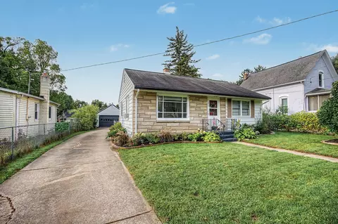290 Laurel Dr, Battle Creek, MI 49017
