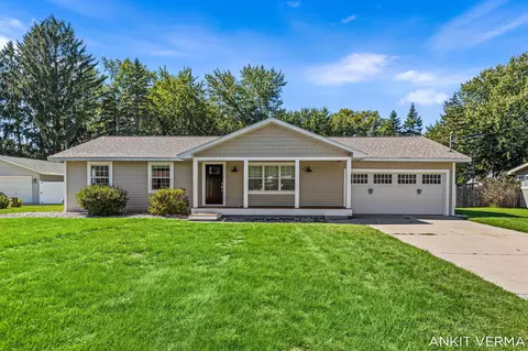 7439 Eastlane Ave, Jenison, MI 49428