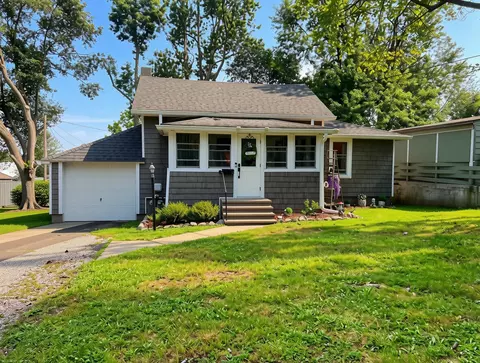 19 Frisbie St, Hillsdale, MI 49242