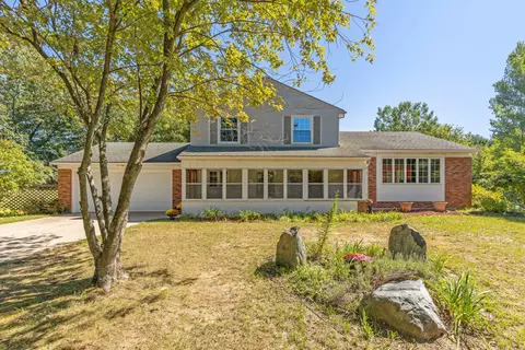 8580 Young Ave NE, Rockford, MI 49341