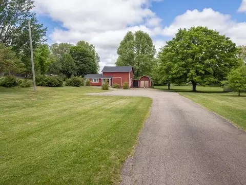 Exterior - 202 2nd Ave, Plainwell, MI 49080 photo 2 of 8