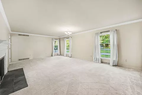 Living - 1337 Badgley Rd, Jackson, MI 49203 photo 2 of 7